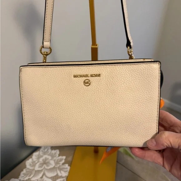 Michael Kors Valerie Cream Crossbody Bag EUC with cute bag charm - Picture 5 of 11